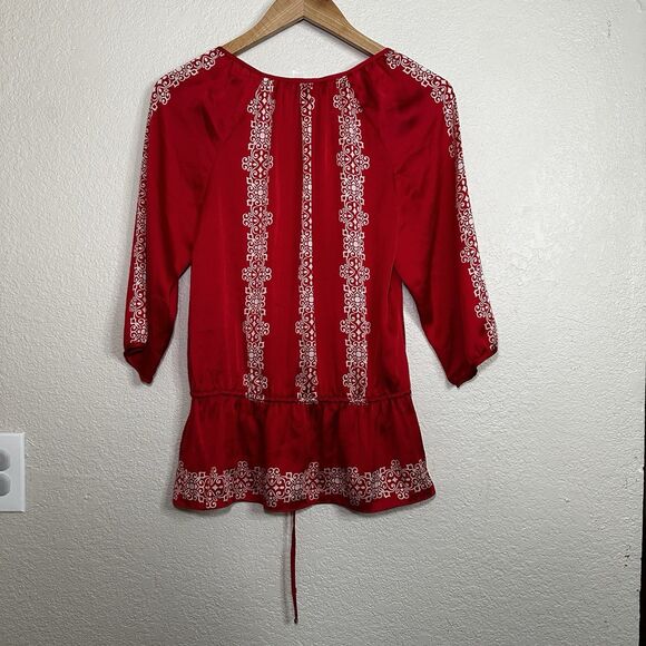White House Black Market Women 4 Peplum Blouse Red Medallion Embroidered Holiday - Picture 7 of 7